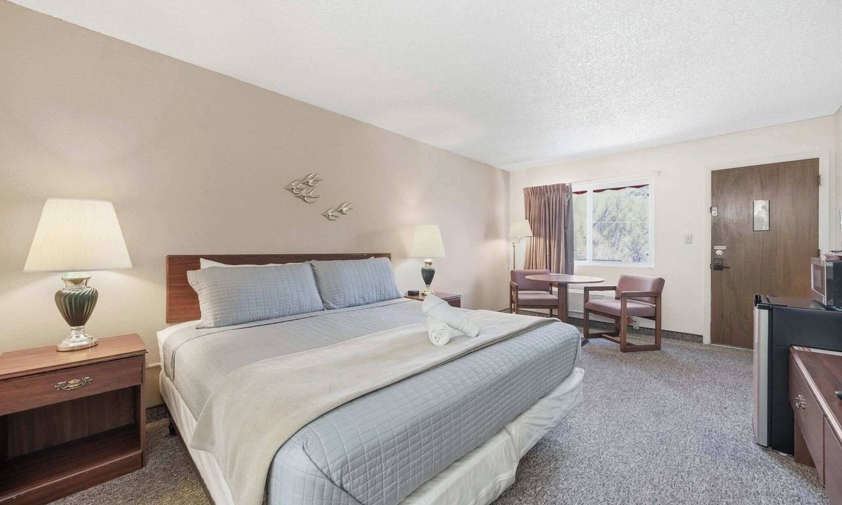 Manitou Springs Apartment | Eagle Motel Suite 226
