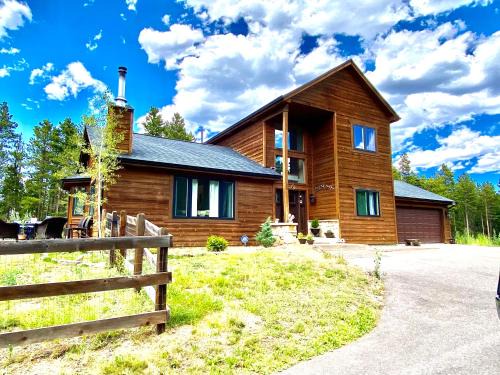Evergreen House | Echo Hills Mountain Lodge - Evergreen Mountain Top Retreat - Foothills of the Rockies
