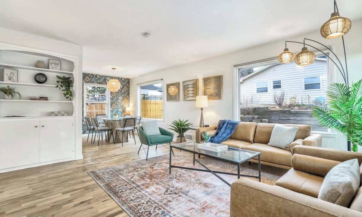 Broadmoor House | El Sereno Ascent! Pet-Friendly Executive Home