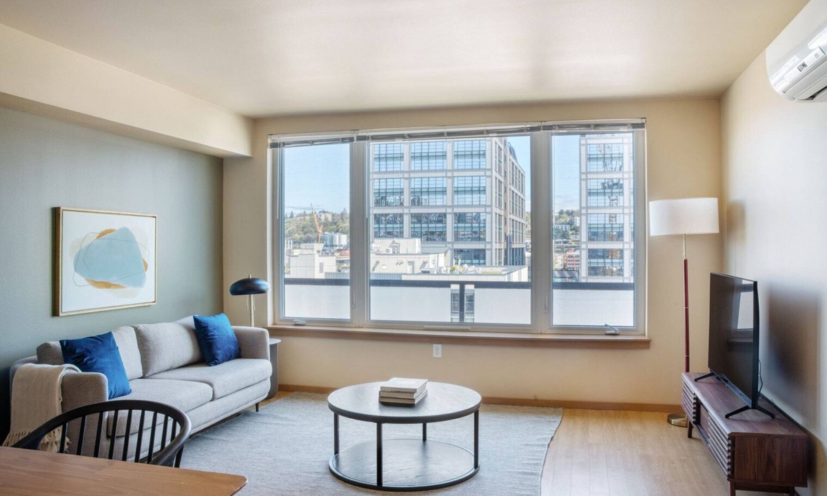 Lower Queen Anne Apartment | Elegant Queen Anne 1BR w/Gym, W/D, Lounge & Roof Deck, by Blueground
