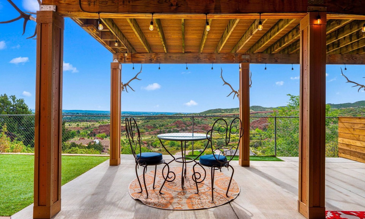 Manitou Springs House | Elk Ridge at Red Rock Canyon in Manitou Springs