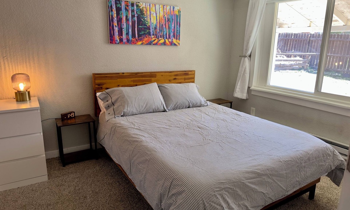 North Aurora House | Elmira 1-bedroom guesthouse in beautiful Aurora