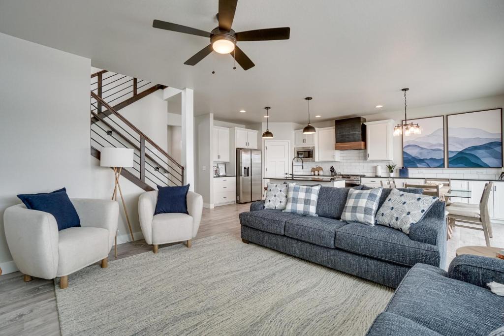 Windsor House | Family-Friendly Townhome ~ 2 Mi to Windsor Lake!