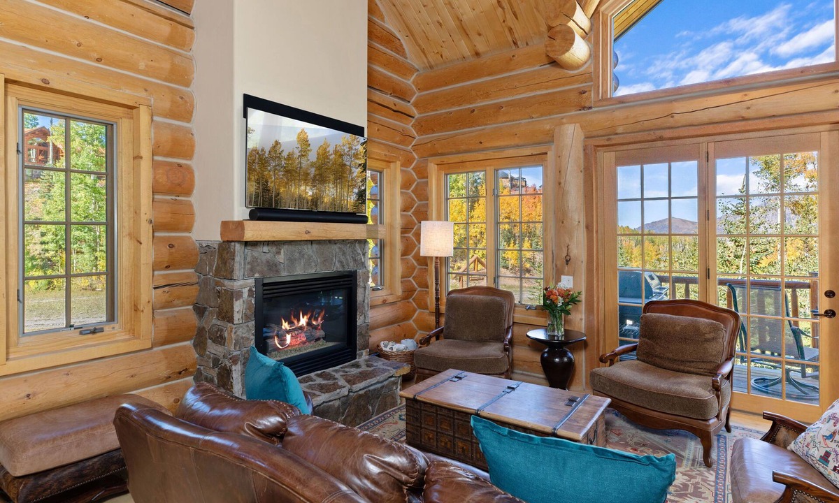 Mountain Village House | First Tracks on Sundance - Slope-side Skiing! Views - Private Hot Tub - A/C !