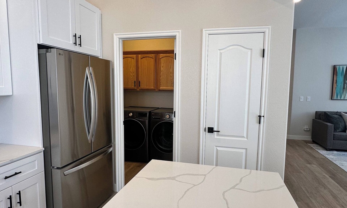Southridge House | Freshly Remodeled 3 bed 3 bath 2 car garage in Highlands Ranch, 30 day minimum.