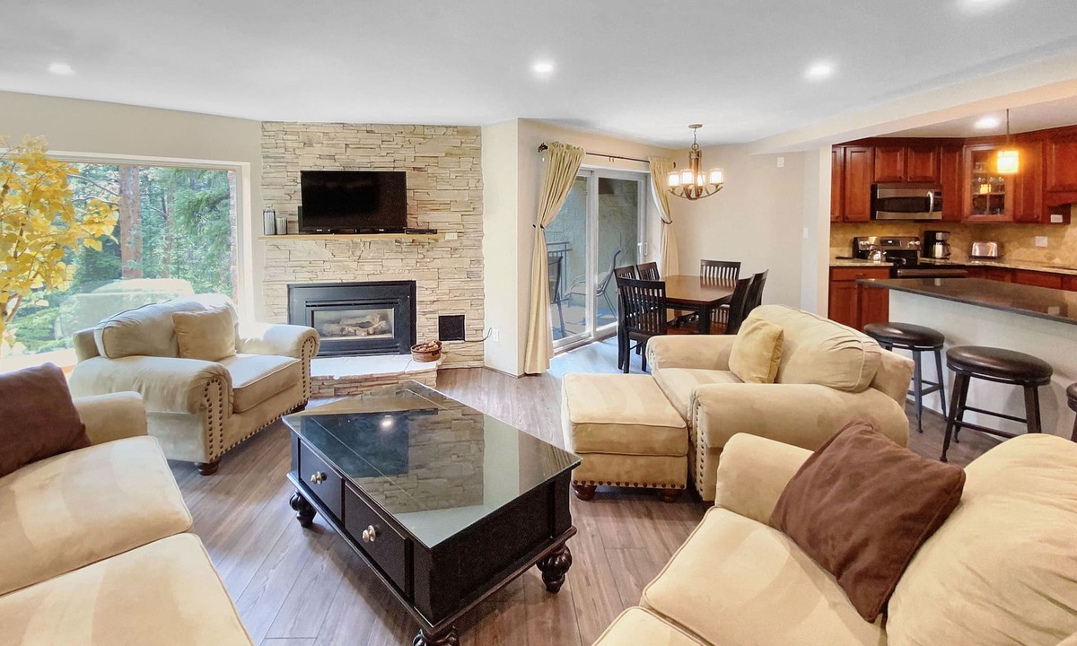 Peak 9 Condo | Fully Remodeled, Close To Lifts, Outdoor Pool/Hot Tubs - 2 BR- Powderhorn Condo