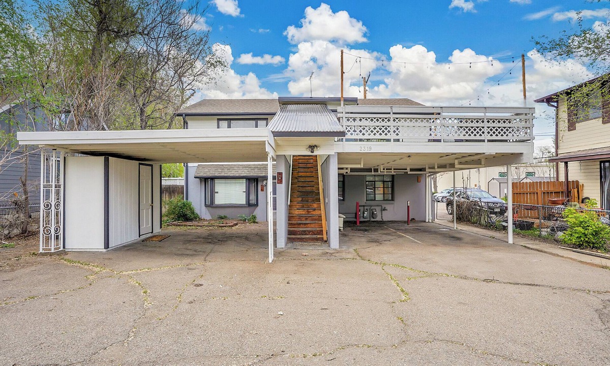 Whittier Apartment | Furnished Summer rental in Downtown Boulder spacious 1-bedroom with a carport