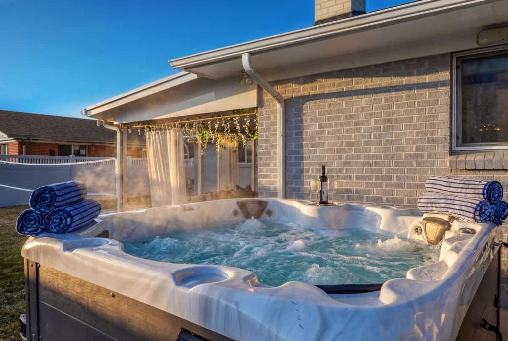 Lamar Heights Area House | Game Rooms, Hot Tub & Fire Pit