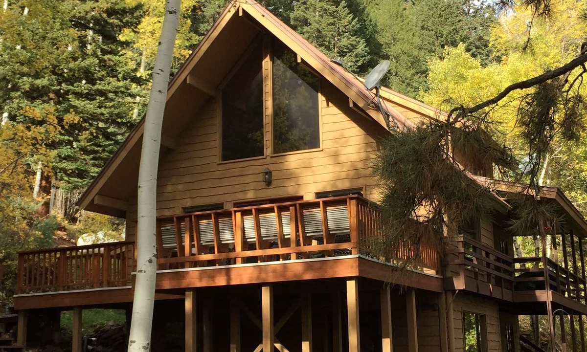Idlewild Estates House | Gorgeous Ouray Cabin: Mountain View, Secluded, Sleep 10, Convenient, STR12024018
