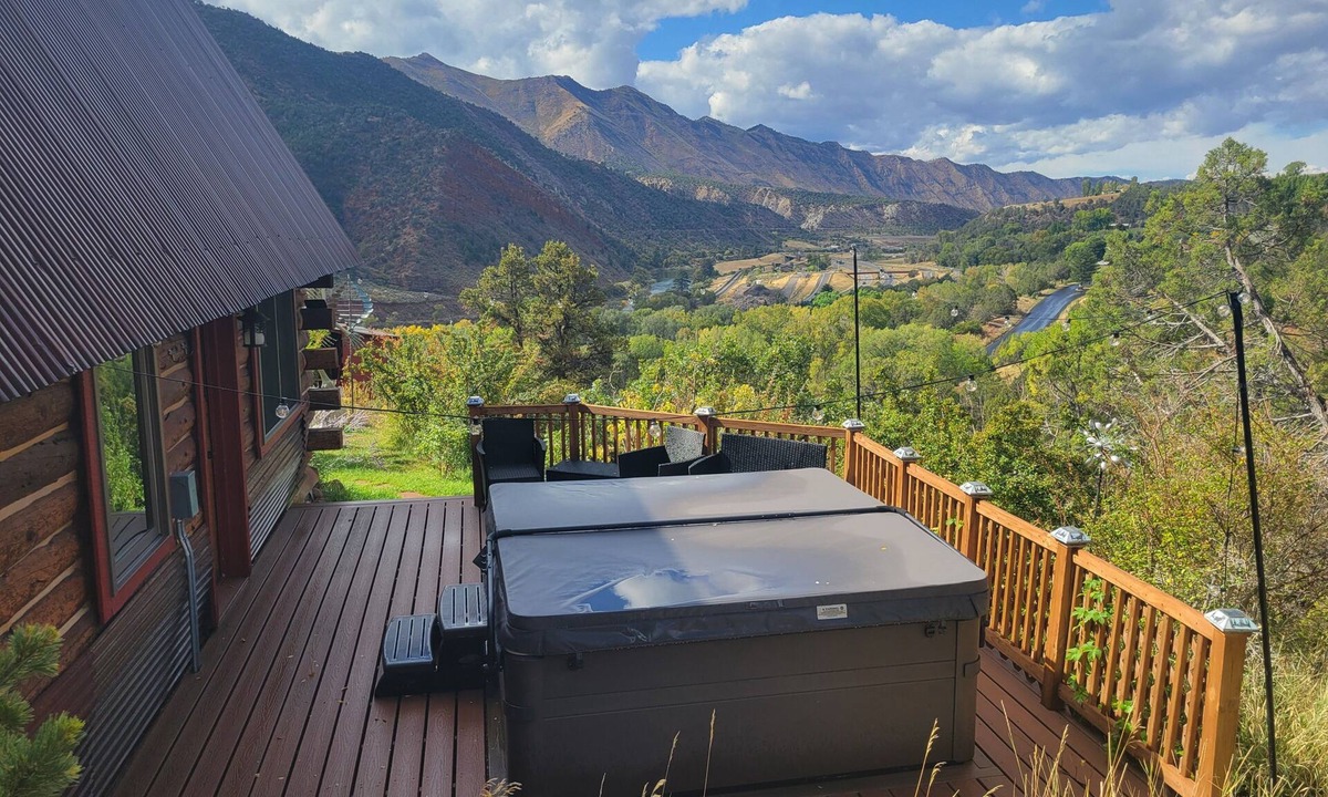 Glenwood Springs Cabin | Gorgeous views and hot tub in 1-bedroom cabin located in Glenwood Springs