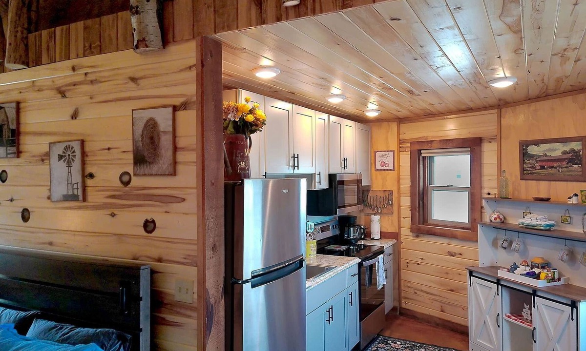 Moffat House | Grain Bin Studio Suite: Silo in the Mystic SLV