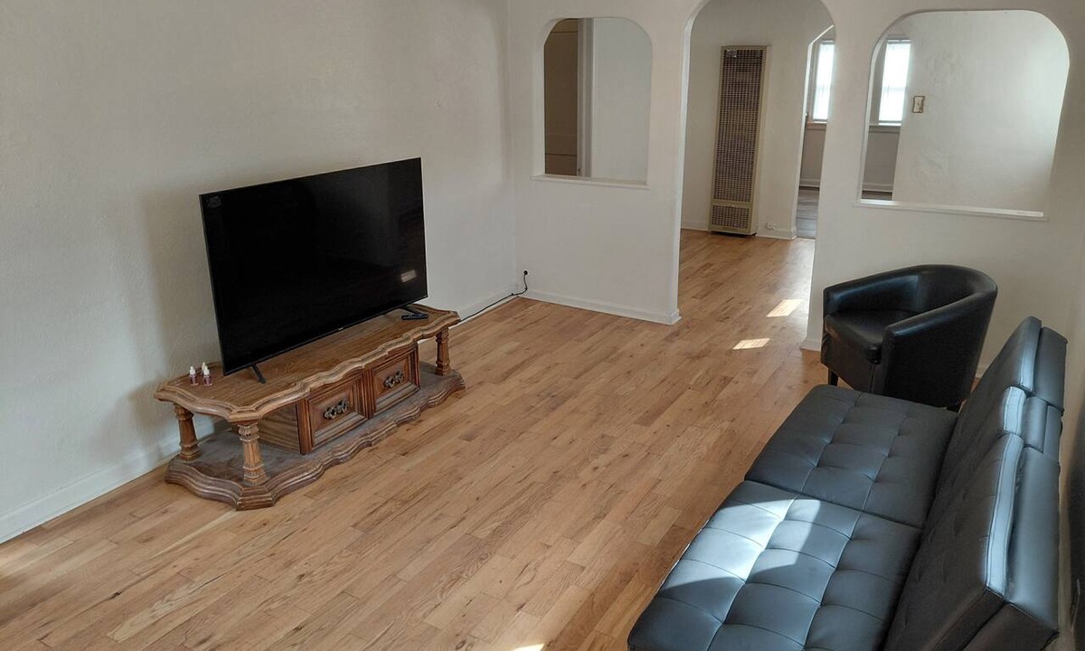 Aberdeen House | GREAT VALUE! Affordable. Safe. Central! BOOK NOW!