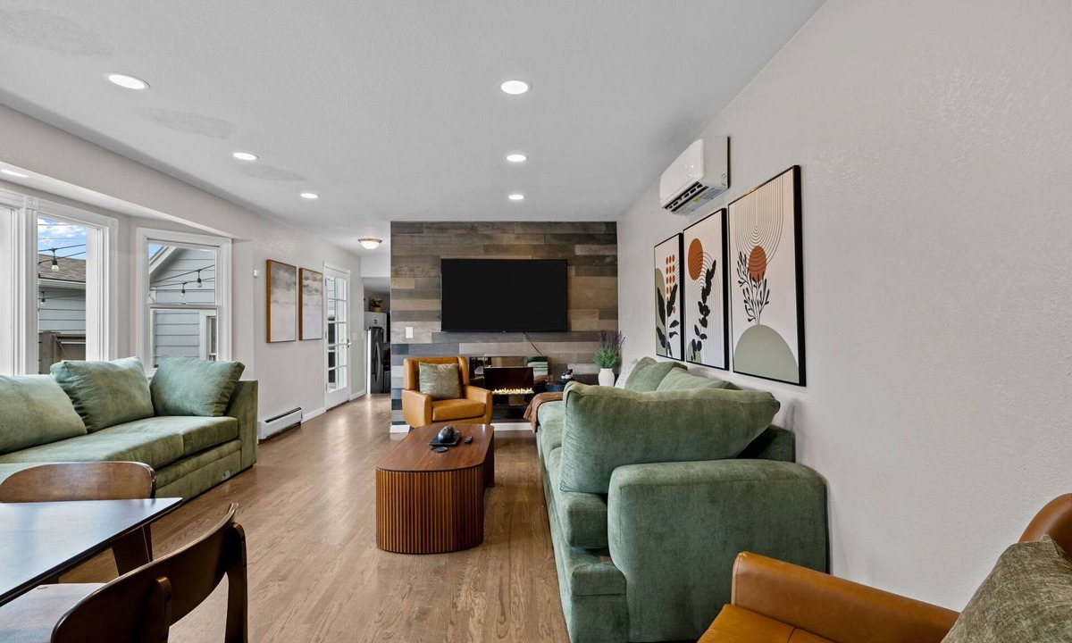 Englewood House | Group Retreat with Hot Tub, Gym, Sauna, and Fire Pit