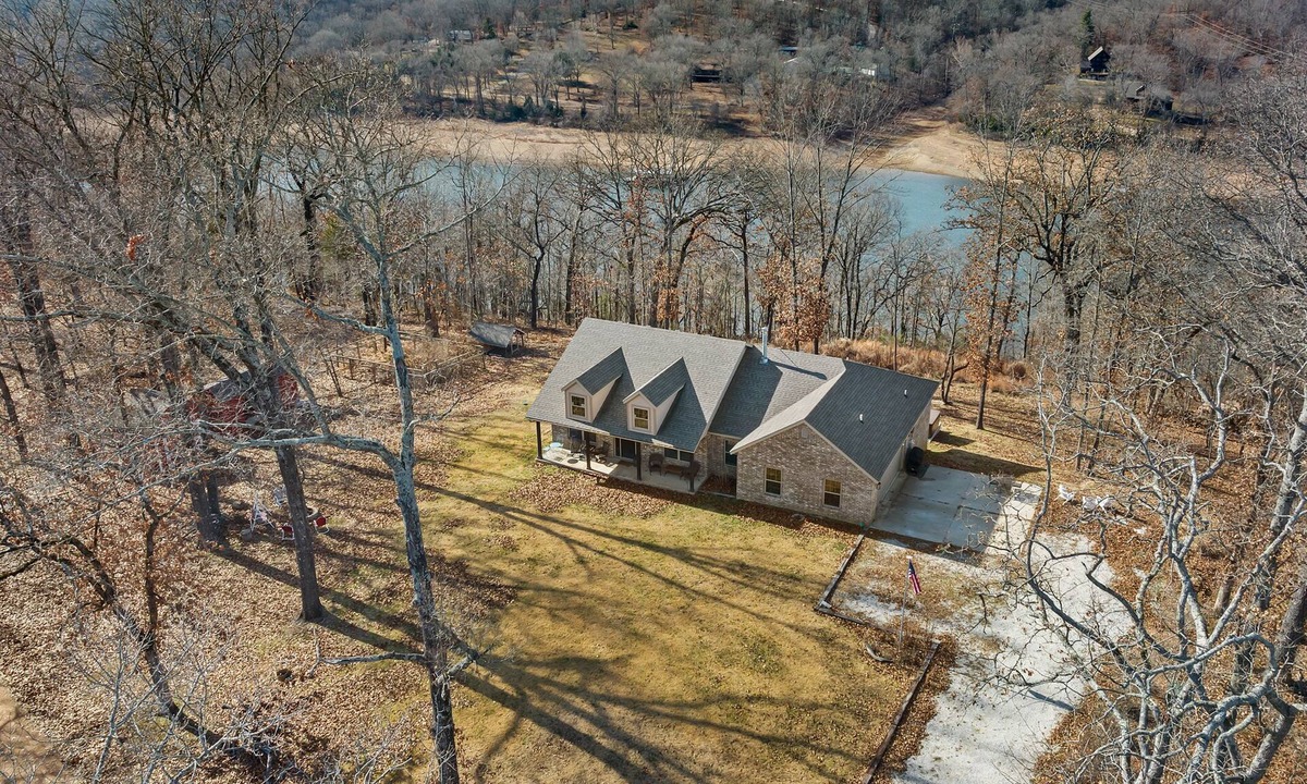 Rogers House | Hickory Hill Haven: Waterfront > Hot Tub > Fire Pit > Relax