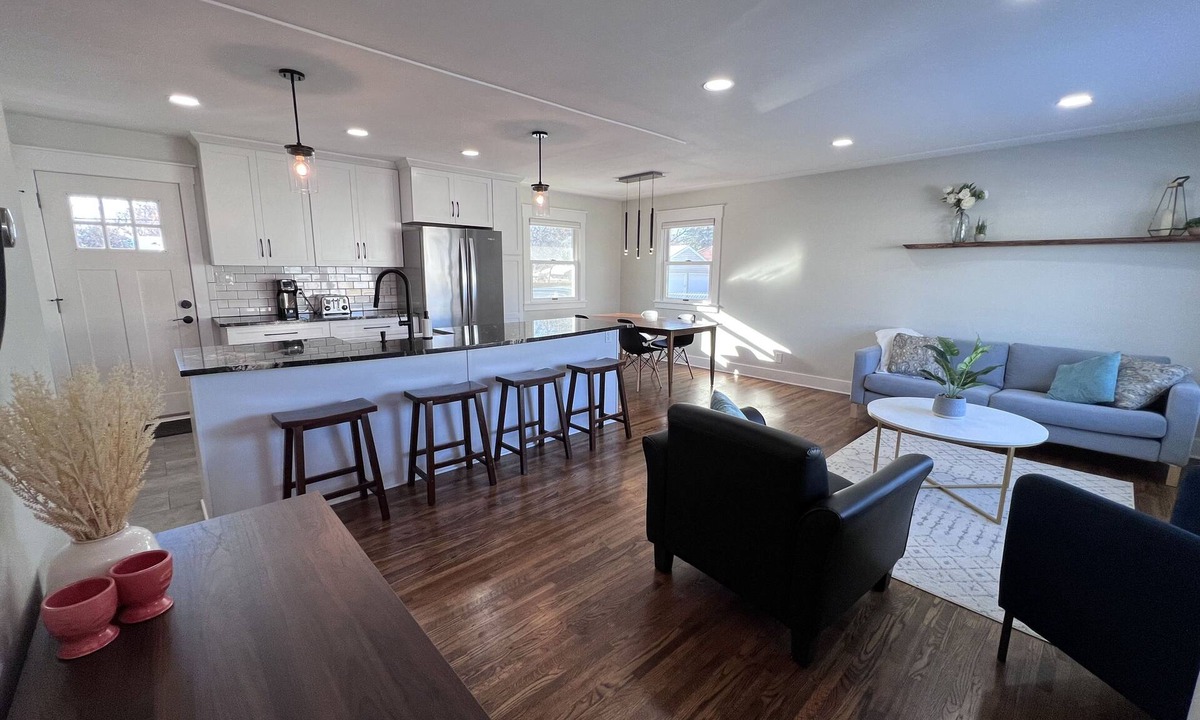 Highland House | Highland Park stunner! Centrally located, Renovated with modern updates.