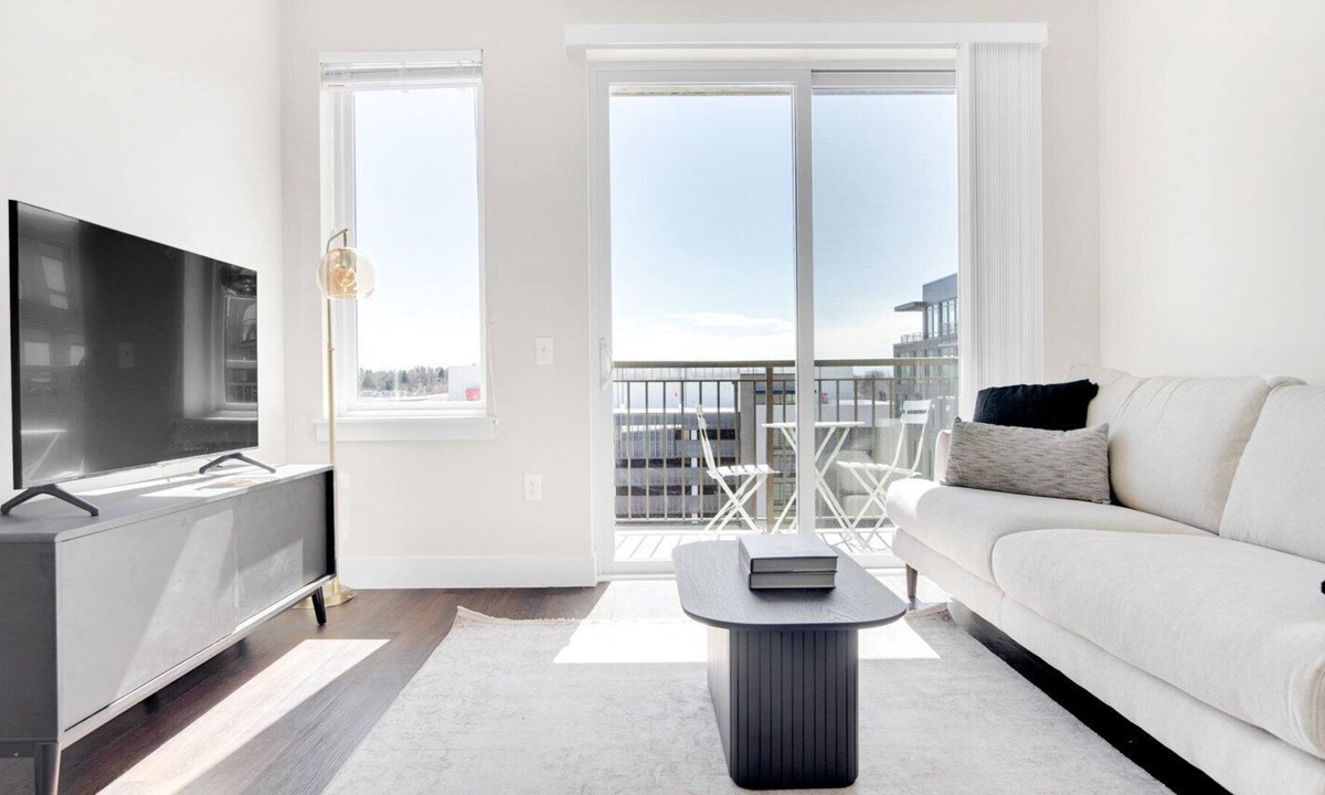 Hale Apartment | Hip Congress Park 1BR w/ Gym & Pool, near shops & dining, by Blueground