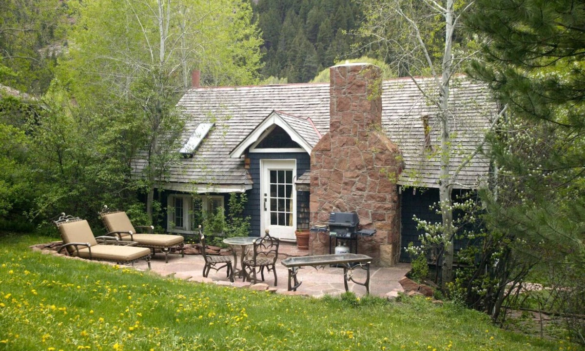 Redstone Cottage | Historic Cottage on Private Estate, Pool & Tennis, Dog Friendly!