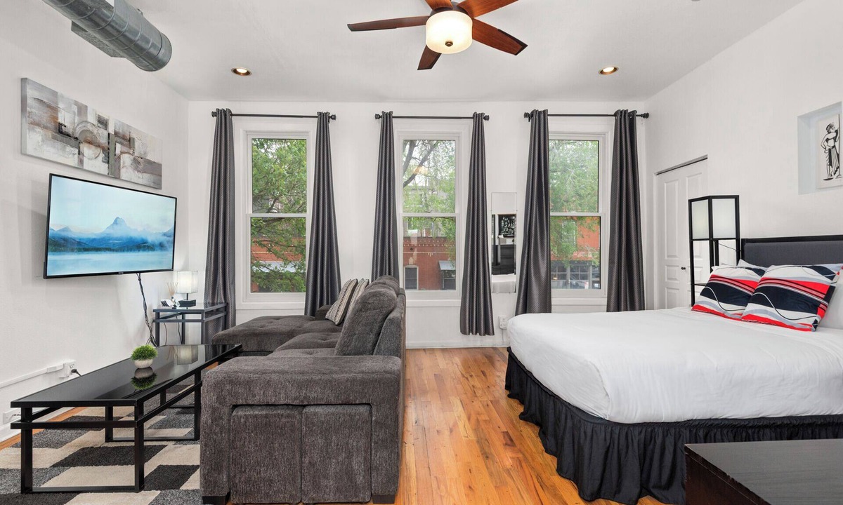 Highland Condo | Historic LoHi Top-Floor Studio, Private Entry, Deck, Laundry