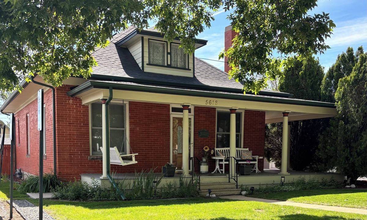 Arvada House | Historic, Unique, Walkable, Rail to Denver, Red Rocks