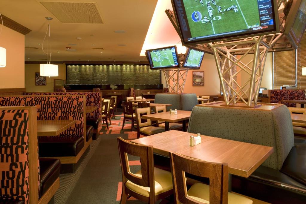 Lakewood Hotel | Holiday Inn Denver Lakewood by IHG