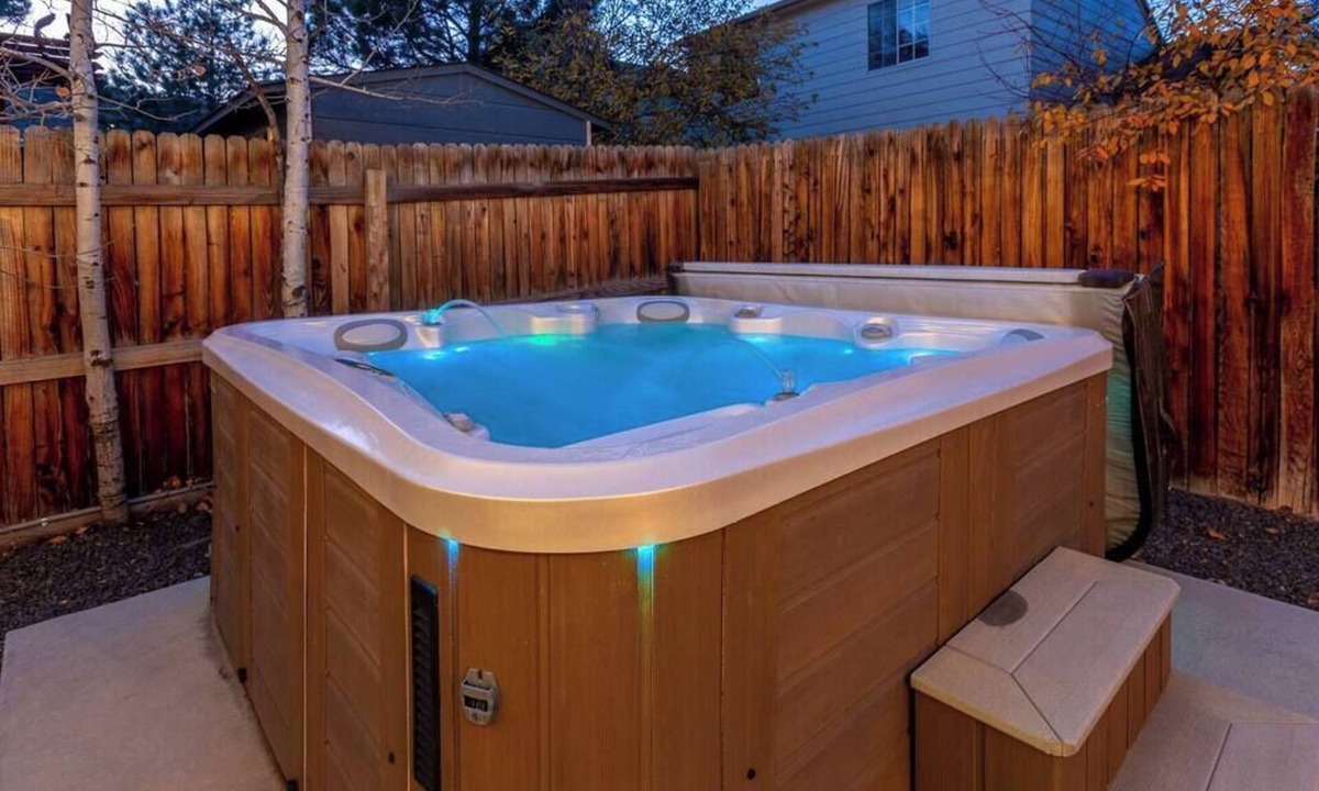 Roxborough House | Hot Tub | 2 King Beds | BBQ | Hiking | Fire Pit