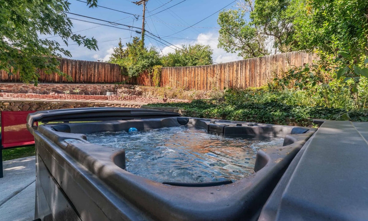 Golden House | Hot Tub Family Home with Mountain Views - Close to Red Rocks and Clear Creek!