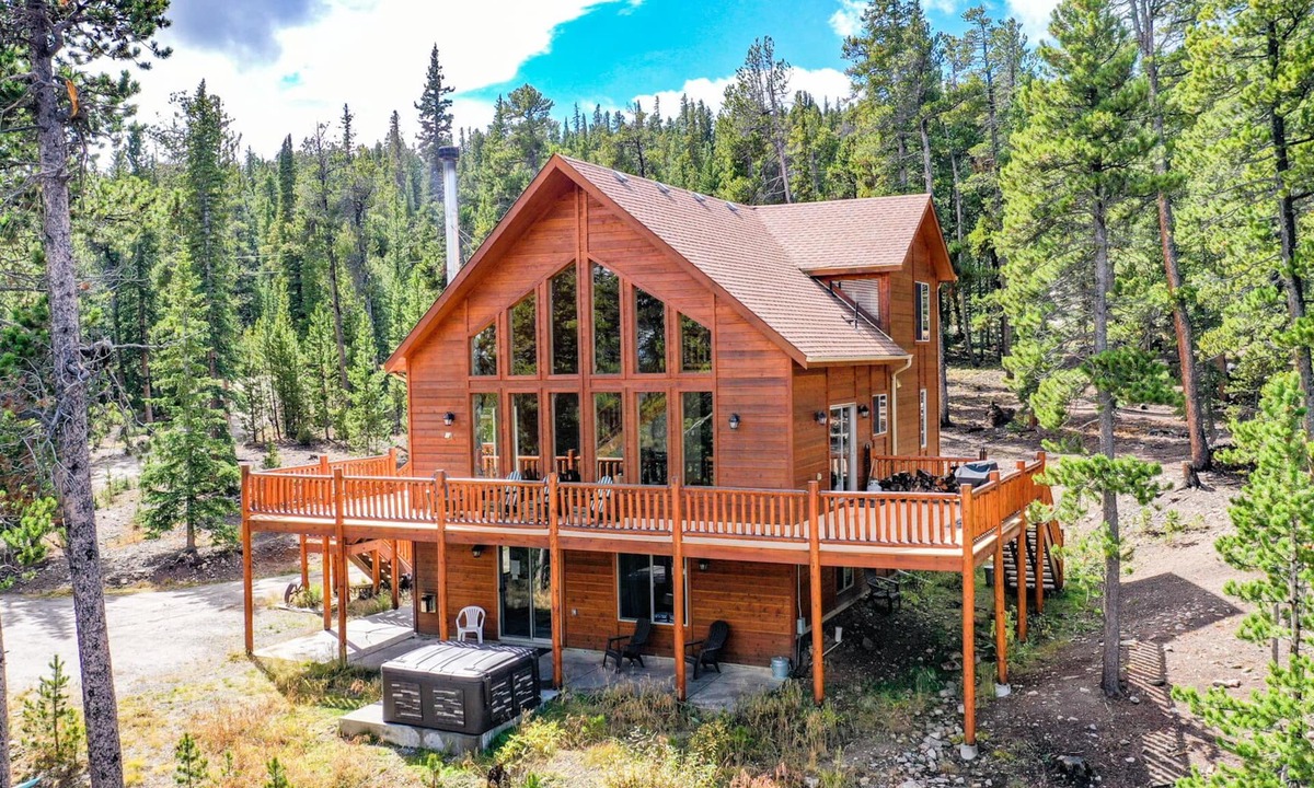 Valley of the Sun Cabin | Hot Tub, Mtn Views & Seclusion - Moose Wetlands, 24mi Breck, Pets OK