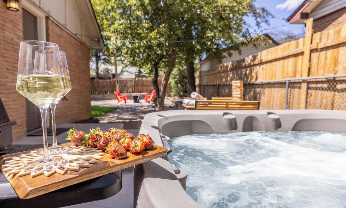 South Westminster House | Hot Tub | Pets Yes | Movie Theater | Game Console