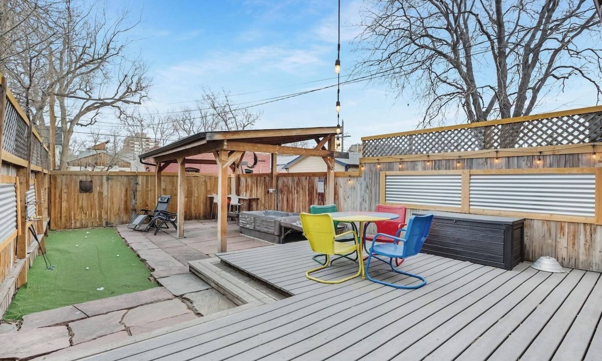 Baker Apartment | Hot Tub + PuttPutt | Victorian Apt in Historic Baker