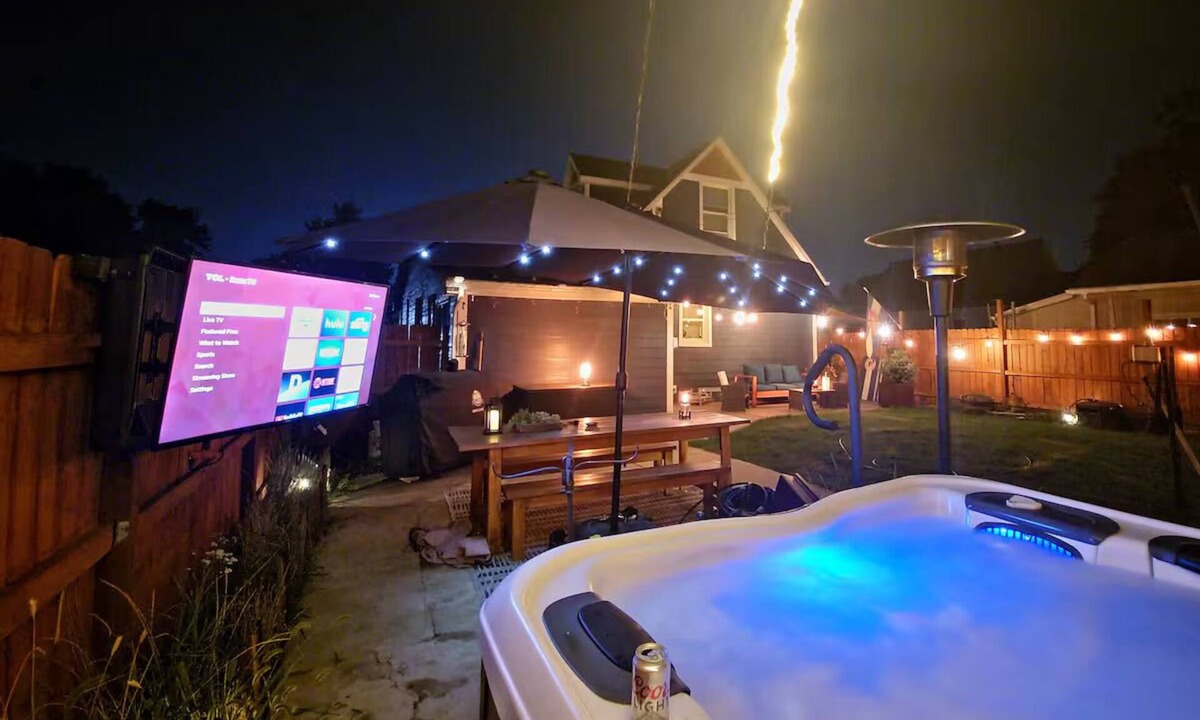 Elyria Swansea House | Hot Tub, Sauna and Cold Plunge, Pet-Friendly Garden Suite w/Private Relaxation