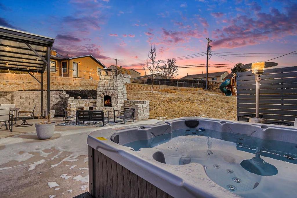 Park Vista House | Hot Tub, Sauna, Outdoor Firepit, Pool Table, 6-Bed
