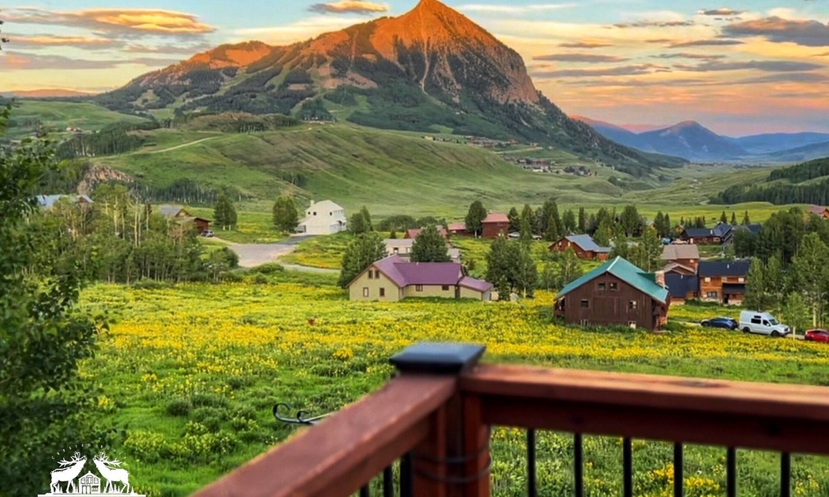 Mount Crested Butte House | Hot Tub with Amazing Views- 7min to town/resort