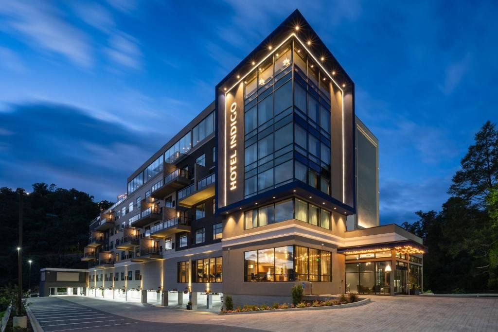 Gatlinburg Hotel | Hotel Indigo Gatlinburg Downtown by IHG