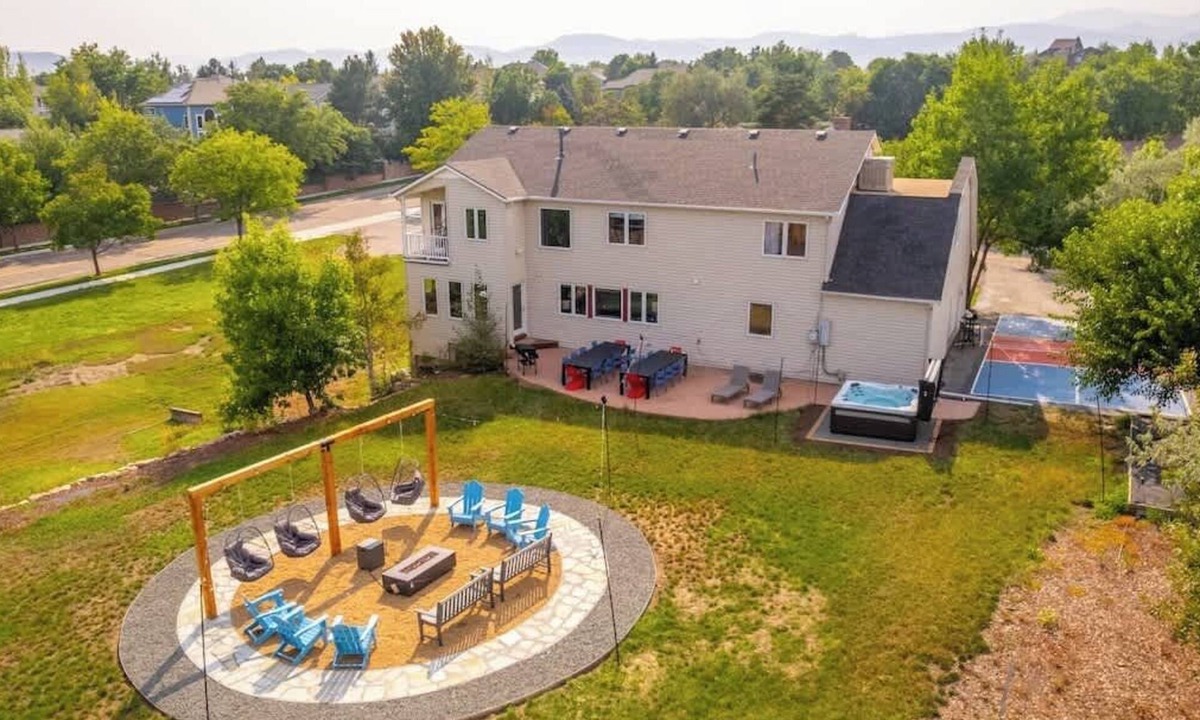Arvada House | Huge Lodge w Pickleball & HotTub! 15 min to Golden
