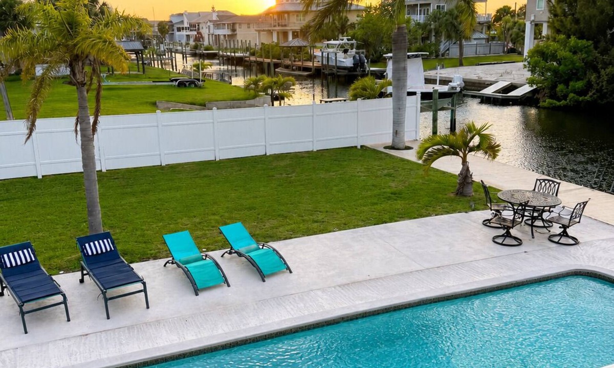 Hudson House | Huge water front 3-bedroom house with boat dock and pool
