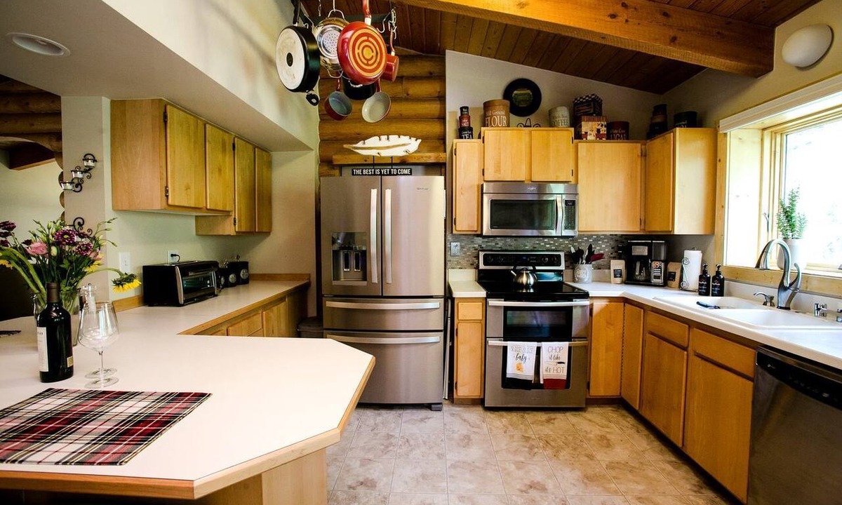 Nederland Cabin | Idyllic Getaway Cabin for Families with Home Theater, Ping Pong, and Video Games in Nederland, Colorado