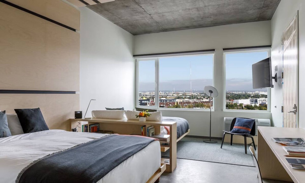 River North Art District Hotel | Inviting Boutique Hotel w/Rooftop Views, Plush Mattresses & Cozy Decor