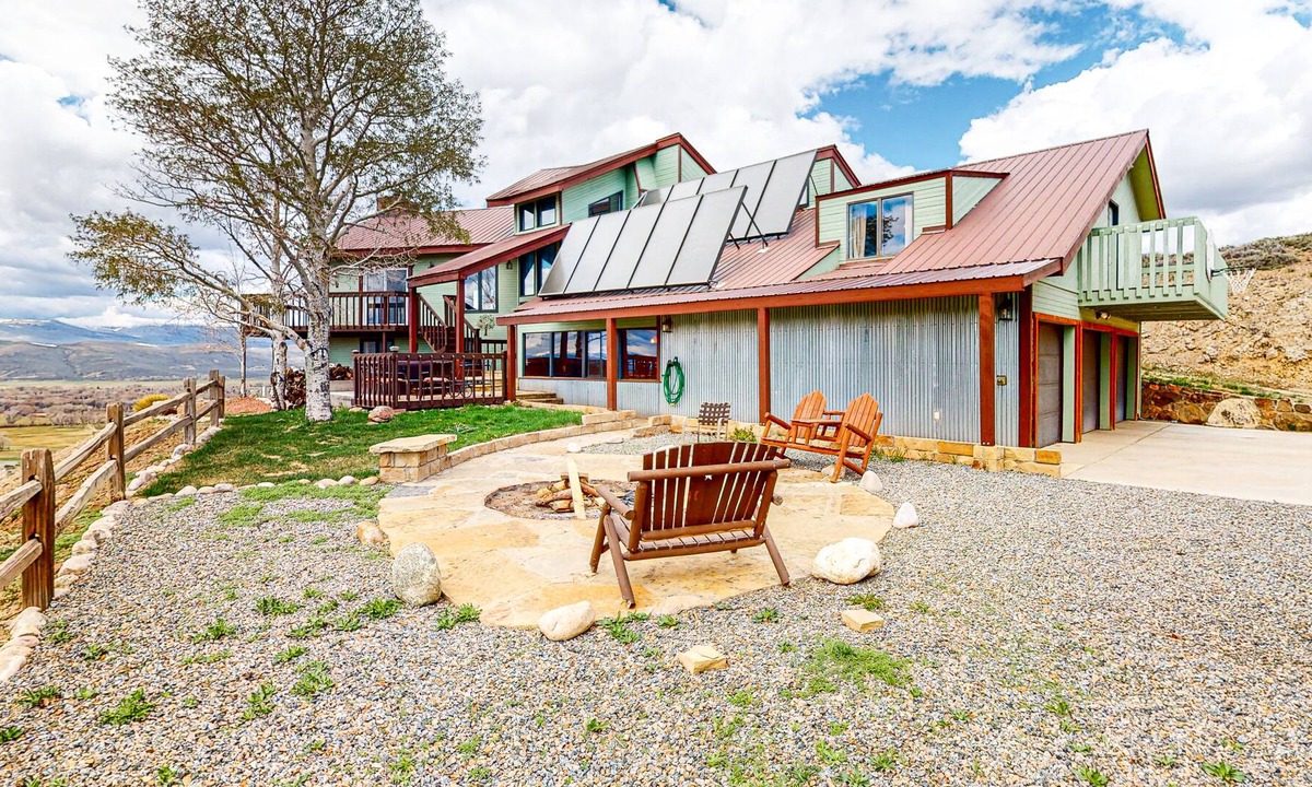 Gunnison House | Inviting home with mountain view, hot tub, fireplace & W/D -dog-friendly
