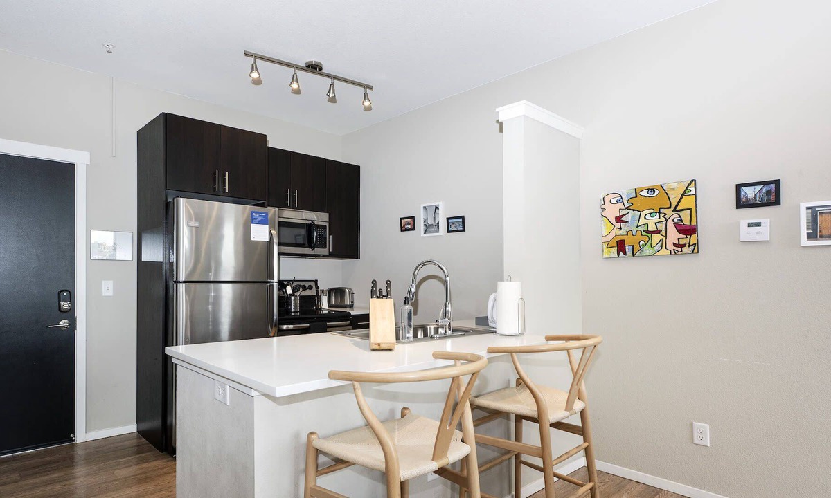 Highland Apartment | Kasa The Comma | Classic 1BD in Denver