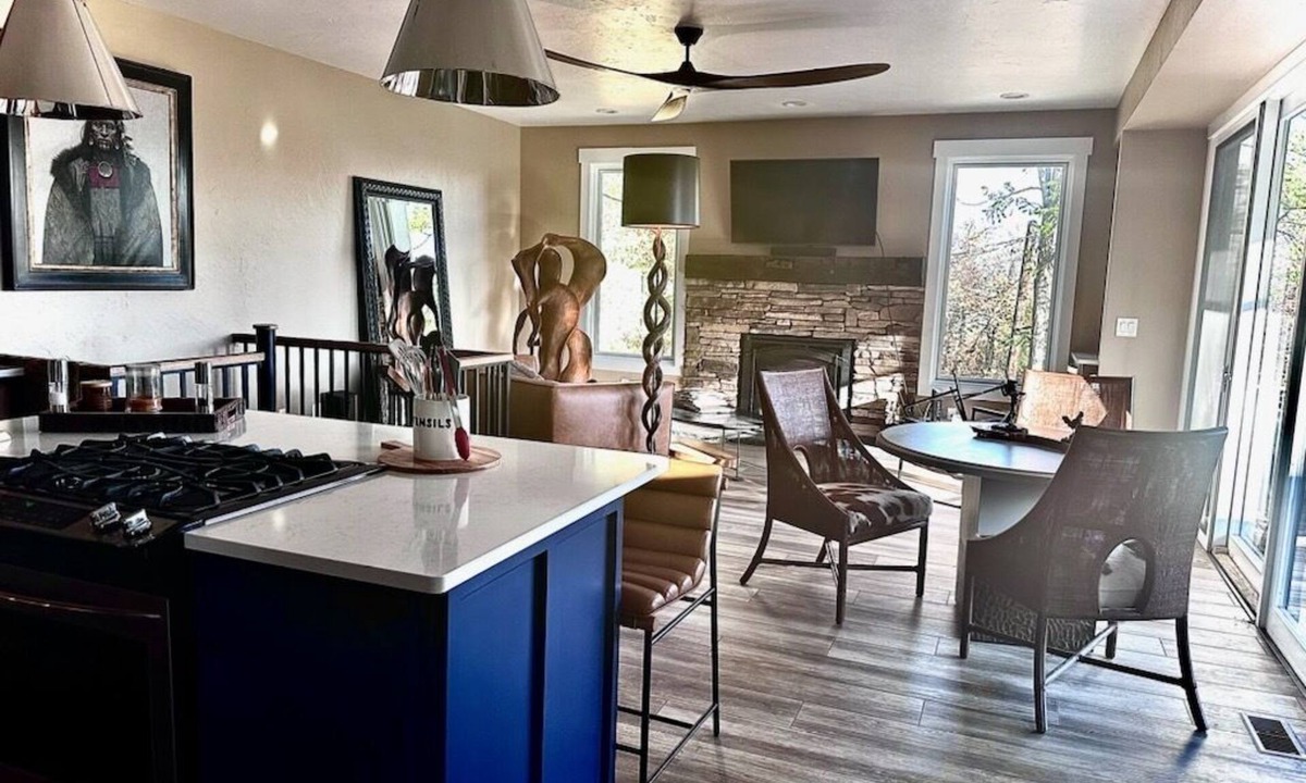 Broadmoor House | Kick back and relaxing luxury home, calm western space near the Broadmoor.