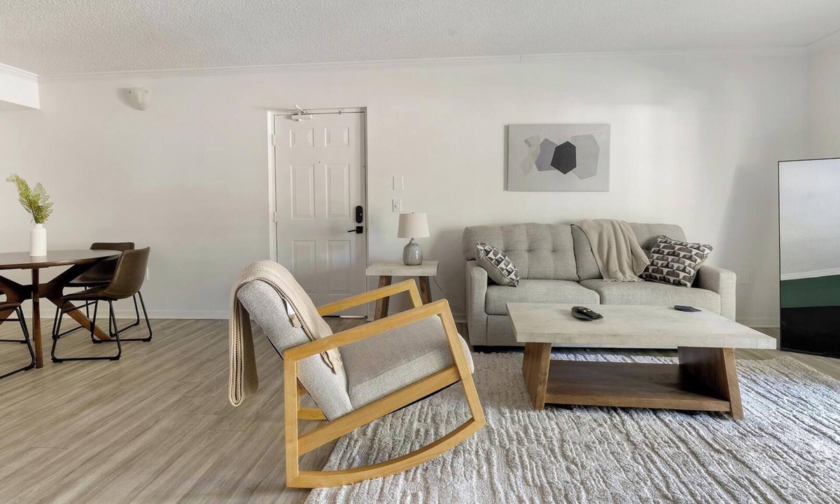 Fruitville Apartment | Landing | Amazing 2BD, Gym, Clubhouse