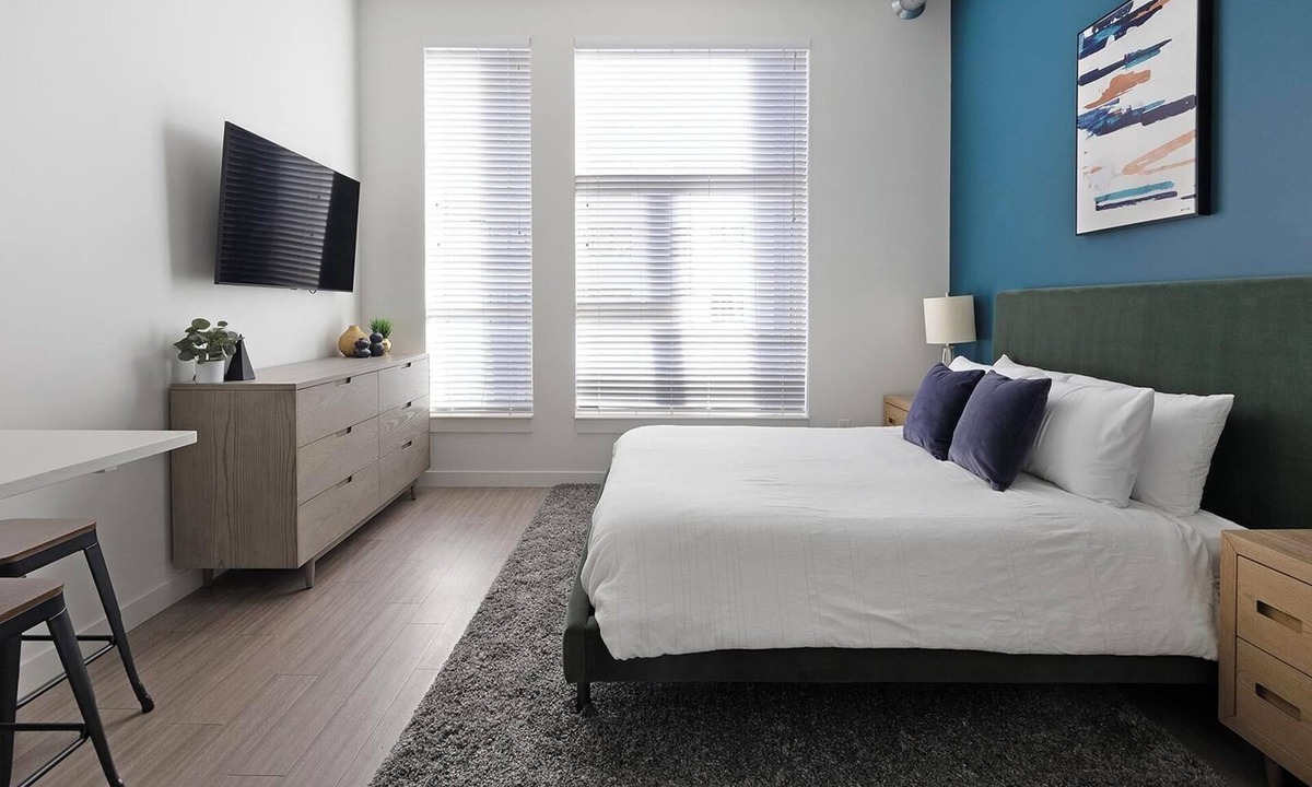 River North Art District Apartment | Landing | Beautiful Studio, Gym, Clubhouse