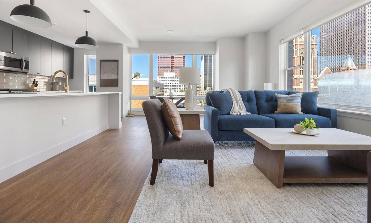 Uptown Apartment | Landing | Modern 2BD, Rooftop Lounge, Gym