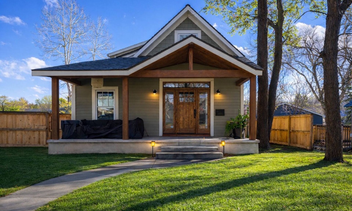 Historic Downtown Durango House | Large Group Retreat Downtown with Hot tub, Fire Pit, Balcony, Office, & More