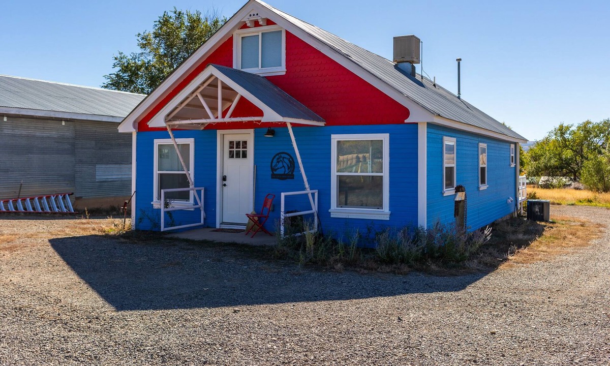 Lazear House | Little Blue House, Hotchkiss CO-3BR 1BA farmhouse w/easy access lots of parking