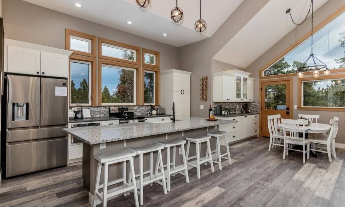 Conifer Mountain and Meadows House | Little Creek | Near Red Rocks | Cozy Mountain Retreat | Hot Tub | Dog Friendly