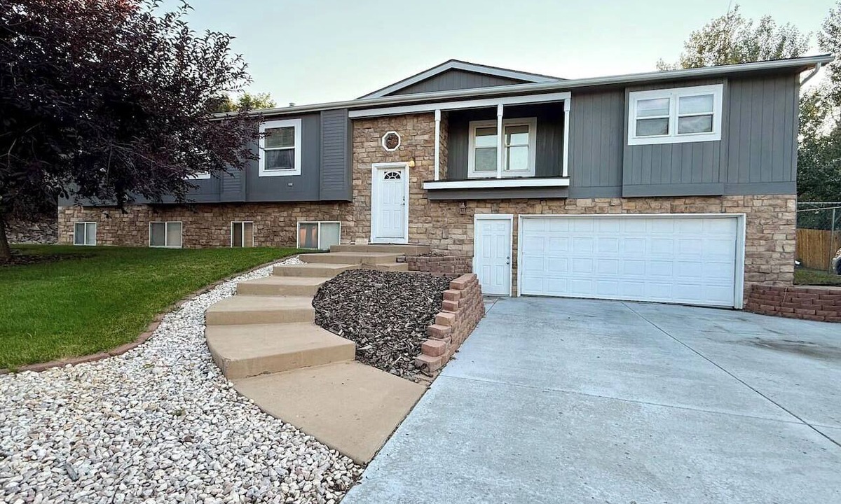 Columbine Knolls House | Littleton Retreat - Pool, Hot Tub, BBQ, Game Room