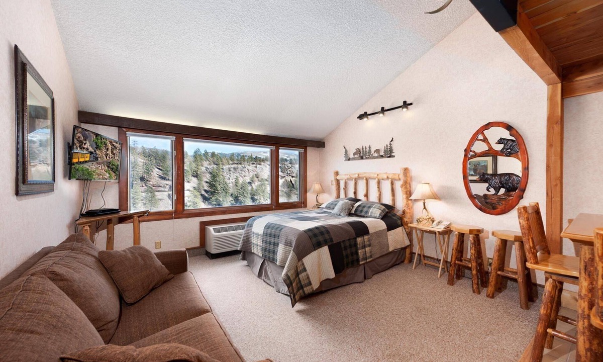 Purgatory Cabin | Log Cabin in the Lodge | AC, Pool, Hot Tub, Golf & Ski