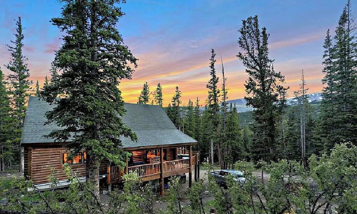 Valley of the Sun Cabin | Log Cabin Retreat w/Hot Tub & Mountain Views - Close to Breckenridge