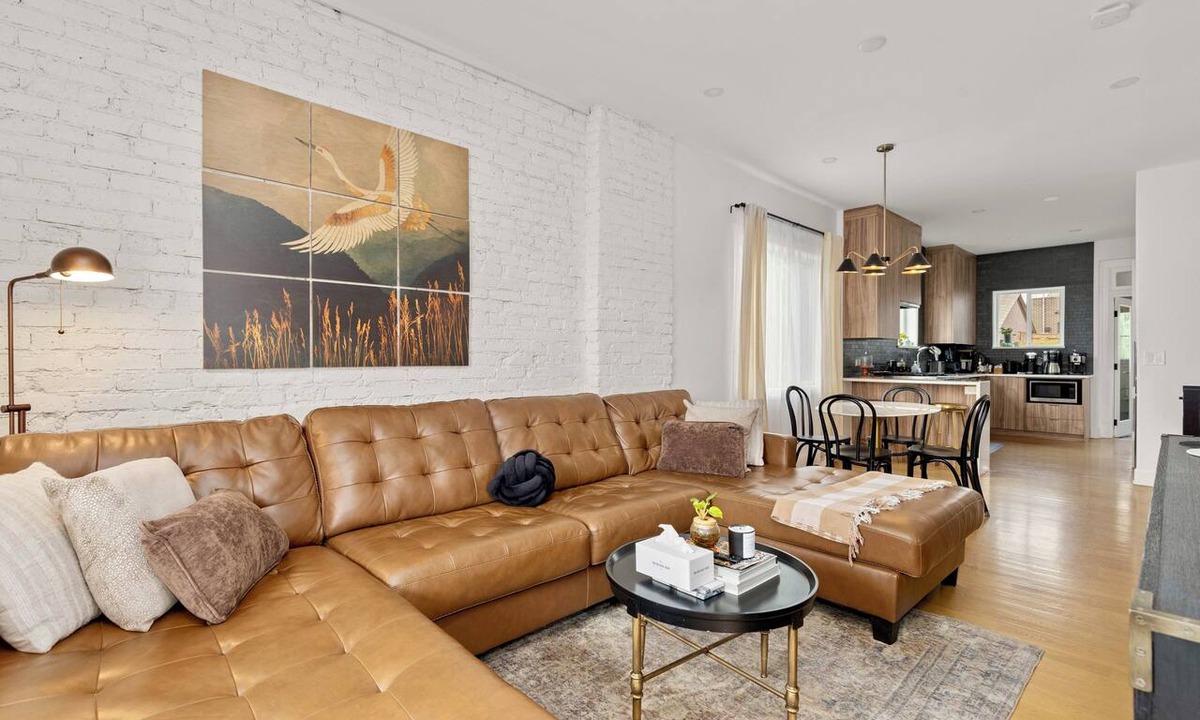 Highland House | LoHi Luxury: Historic Charm, Secret Garden, Chef's Kitchen, Dog-friendly!